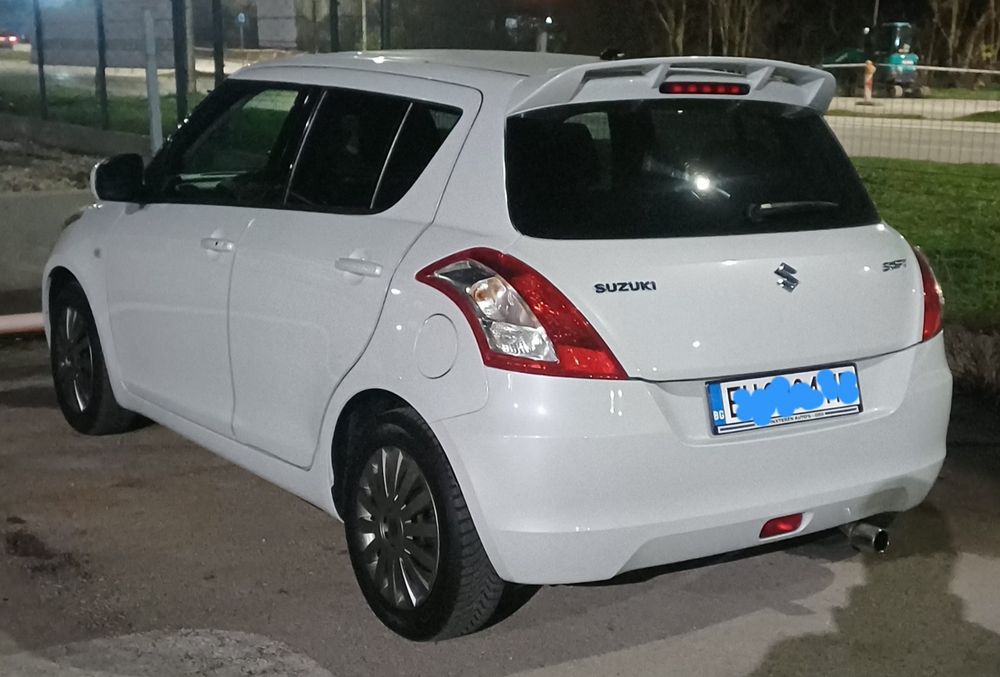 Продавам Сузуки Суифт.