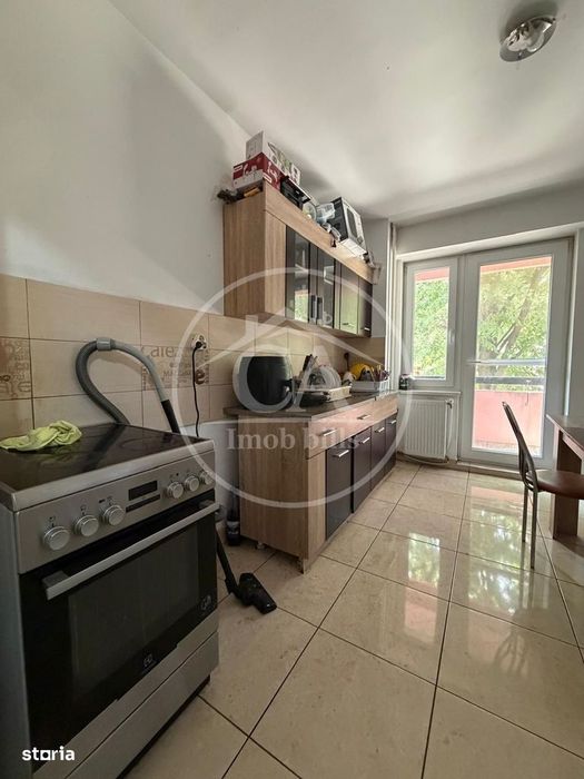 Apartament de vânzare cu 4 camere în zona Decebal, Oradea