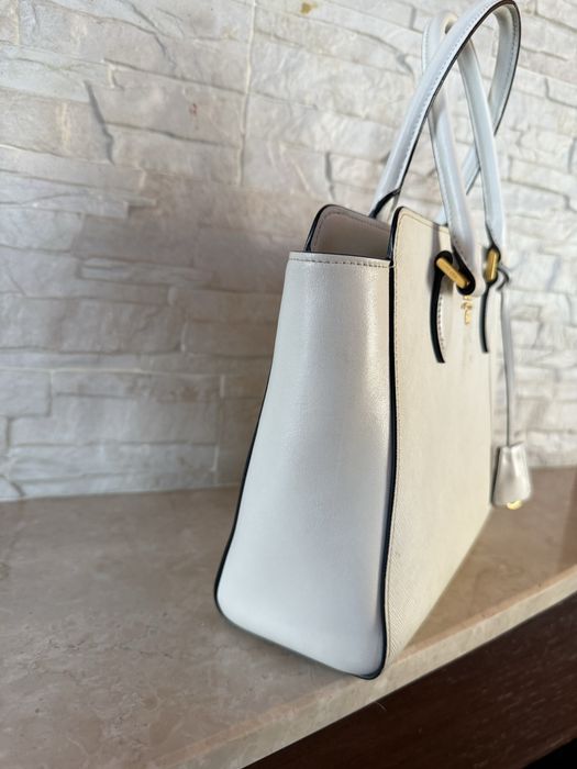 Бяла дамска чанта Prada Saffiano
