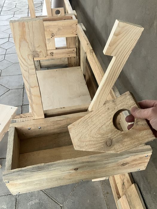 Ешкілерге арналған сауын апарат, Массив Арайда тұр