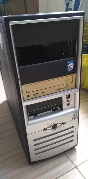 Кутия и захранване за компютър