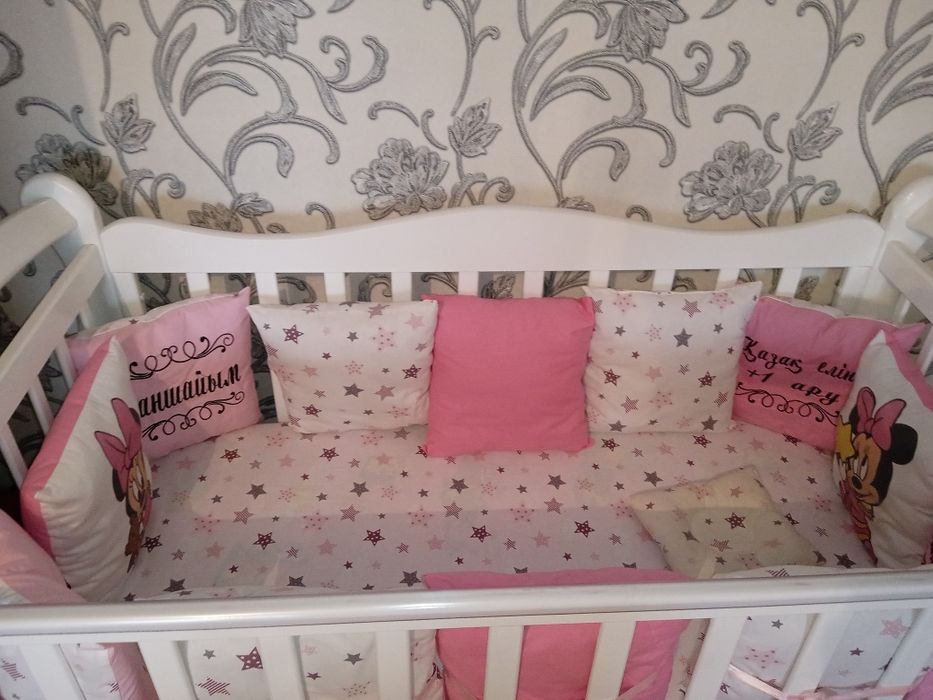 Детская кровать с маятником