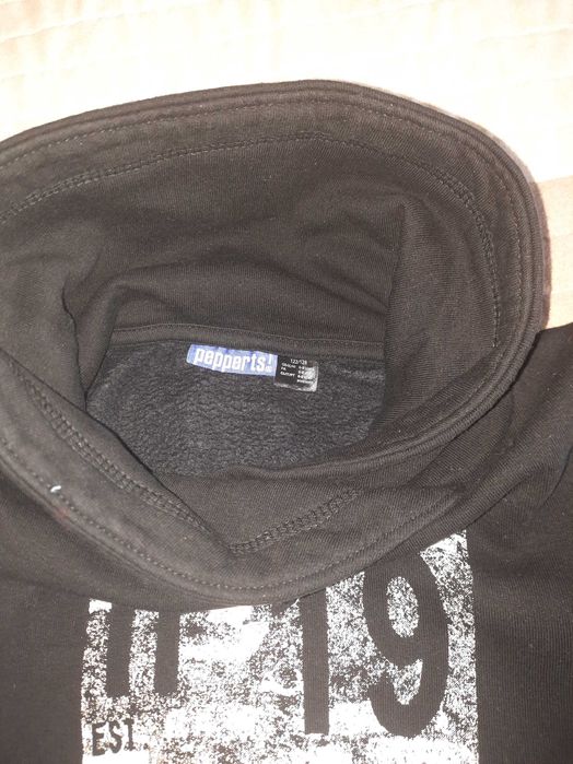 Ватиран черен суитчърт, без забележки, за 6-8 годишно момче