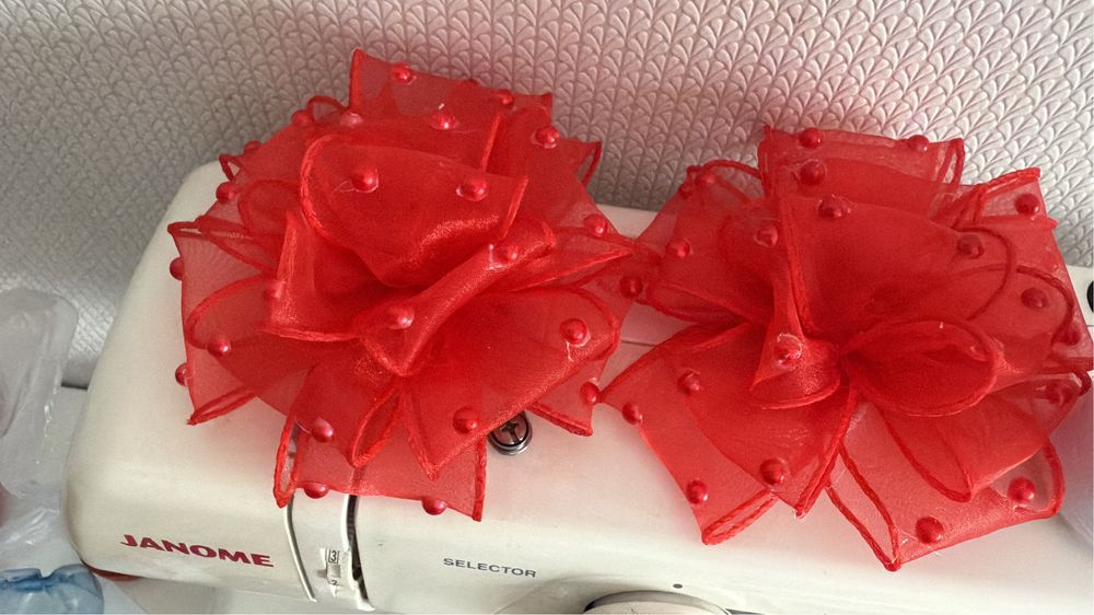 Красный бантик ручная работа