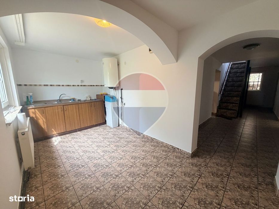 Leamna de sus, casa cu piscina, 2000mp
