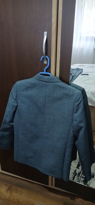 Vând costum pentru copii 10 ani