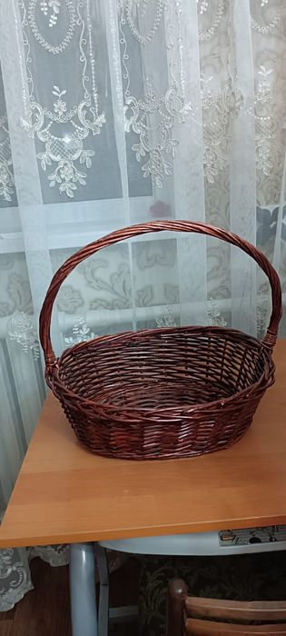 Продам две корзины.