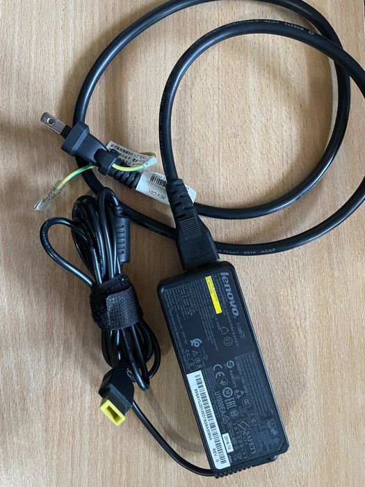 Зарядное устройство от Леново ноутбуков и мини настольных компьютеров.