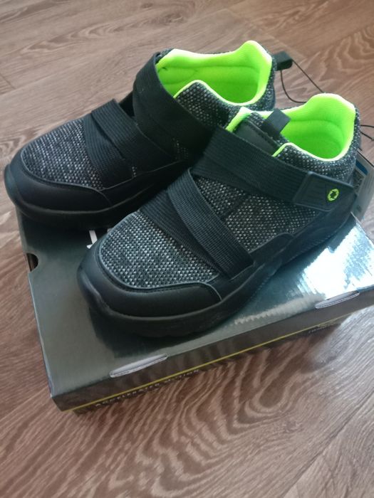 Новые кроссовки 35 размер