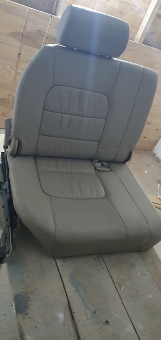 Продам 2 кресла кожанные