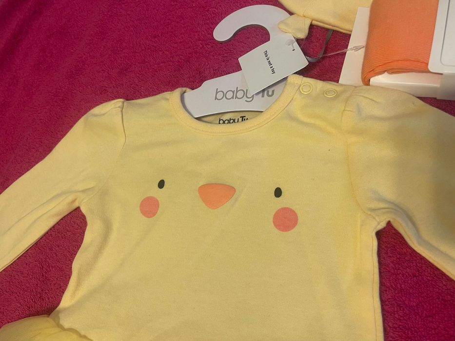 НОВО Боди пиленце с туту пола , шапка и чорапогащниче 9-12м