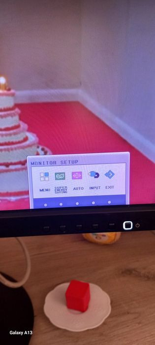 Монитор LG E2411