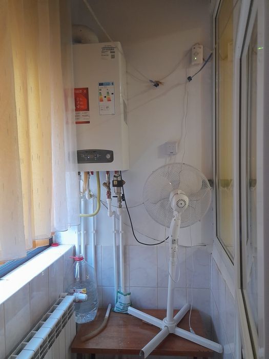 De inchiriat apartament  decomandat, 42 mp, central ,parter.