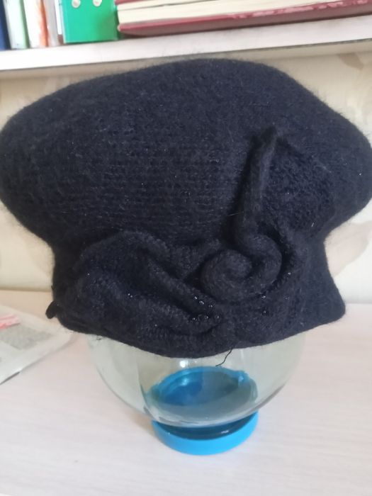 Береты, шапки вязаные.