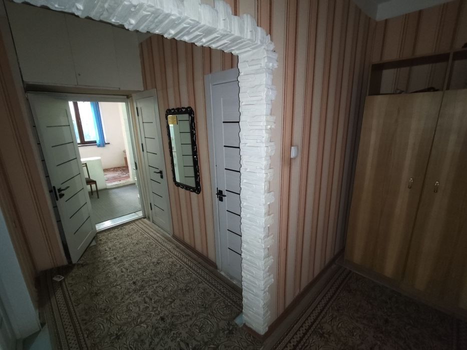 Юнусабад 10 квартал. Продается квартира  2/5/9