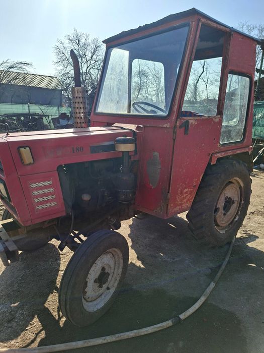 Vand tractoras in stare de funciunare
