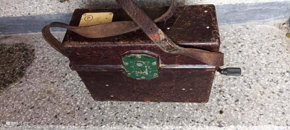 Военен полеви телефон ТАИ Т43-Р – бакелитов, ретро, оригинален