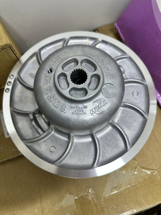 Запчасти на снегоход Polaris  (Лыжи , ремень , Вариатор ведомый)