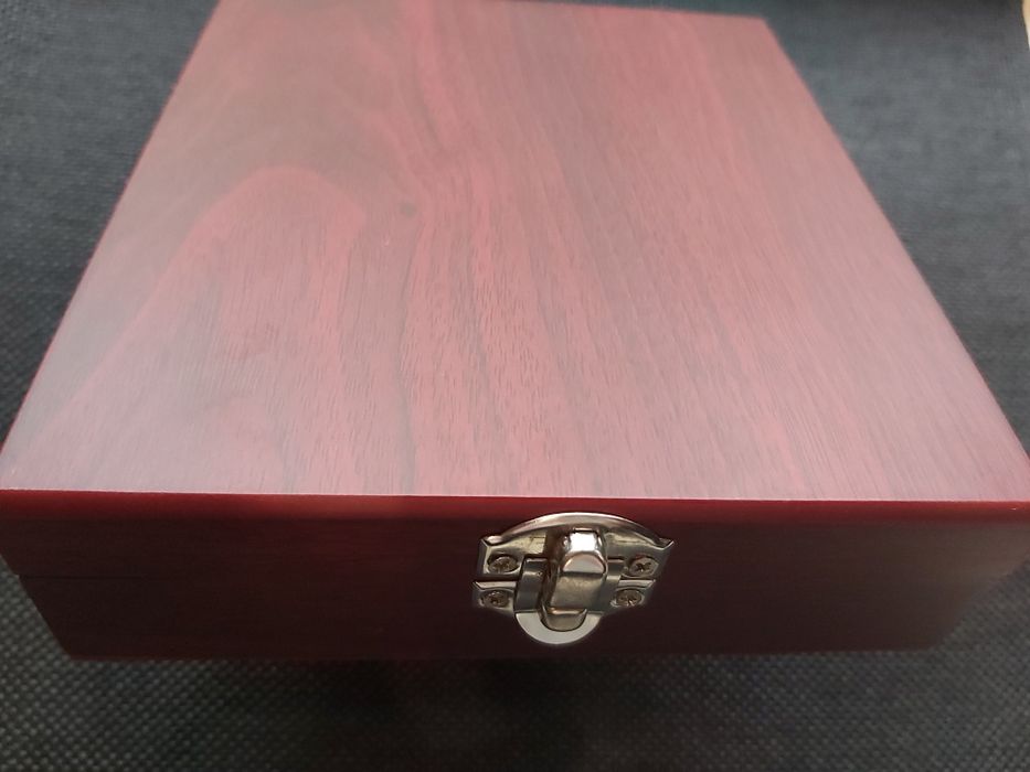 Подаръчен комплект за вино тирбушон,тапа и лиек,два модела