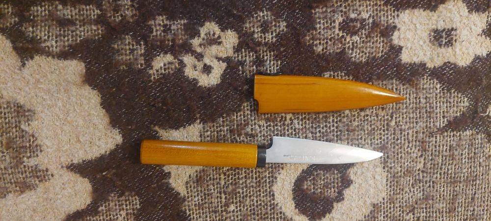 Нож за белене с дървена дръжка и калъф