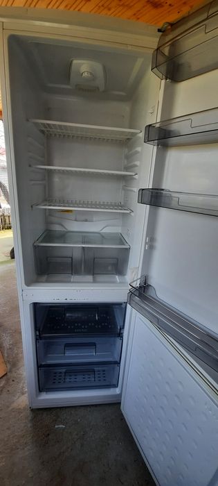 Combină frigorifică Arctic în stare perfectă de funcționare
