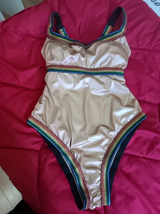 Costum de baie întreg