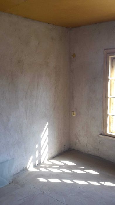 Продава двуетажна къща