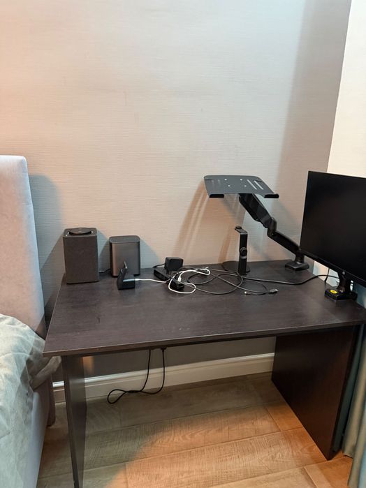 Продается стол рабочий с креслом