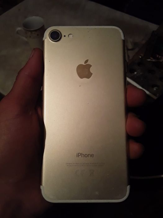 Срочно продам айфон 7