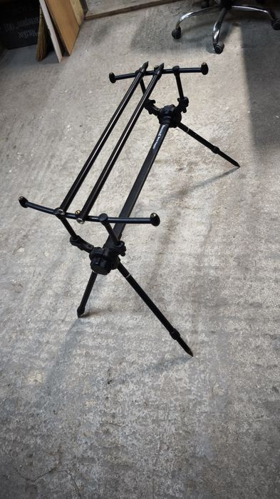 Продавам шаранджийска стойка Anaconda Bent Hopper за 3 въдици