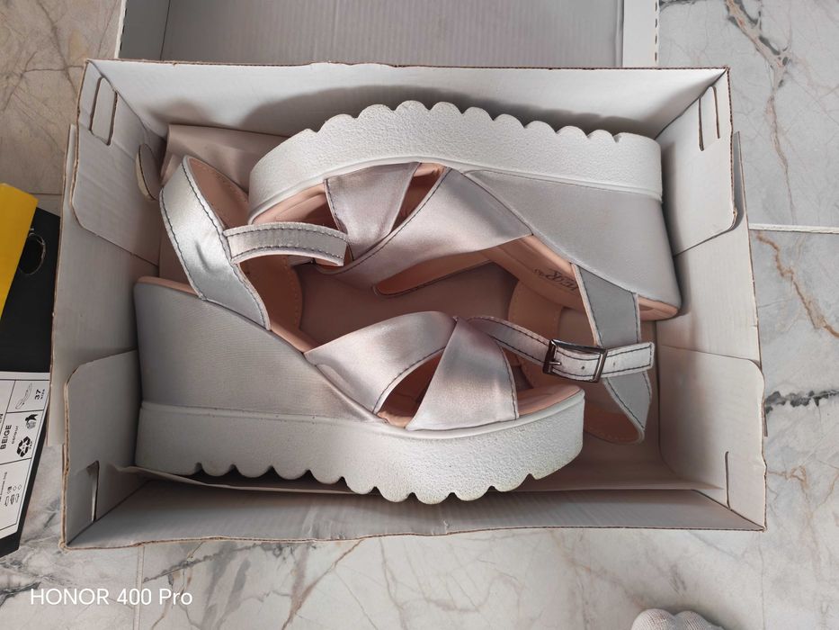 Сребристи дамски сандали №38 – като нови