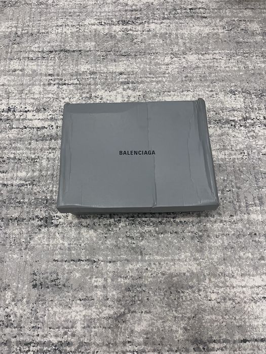 Продам Balenciaga Runner белые