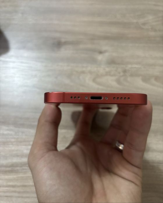 Iphone 12 red.