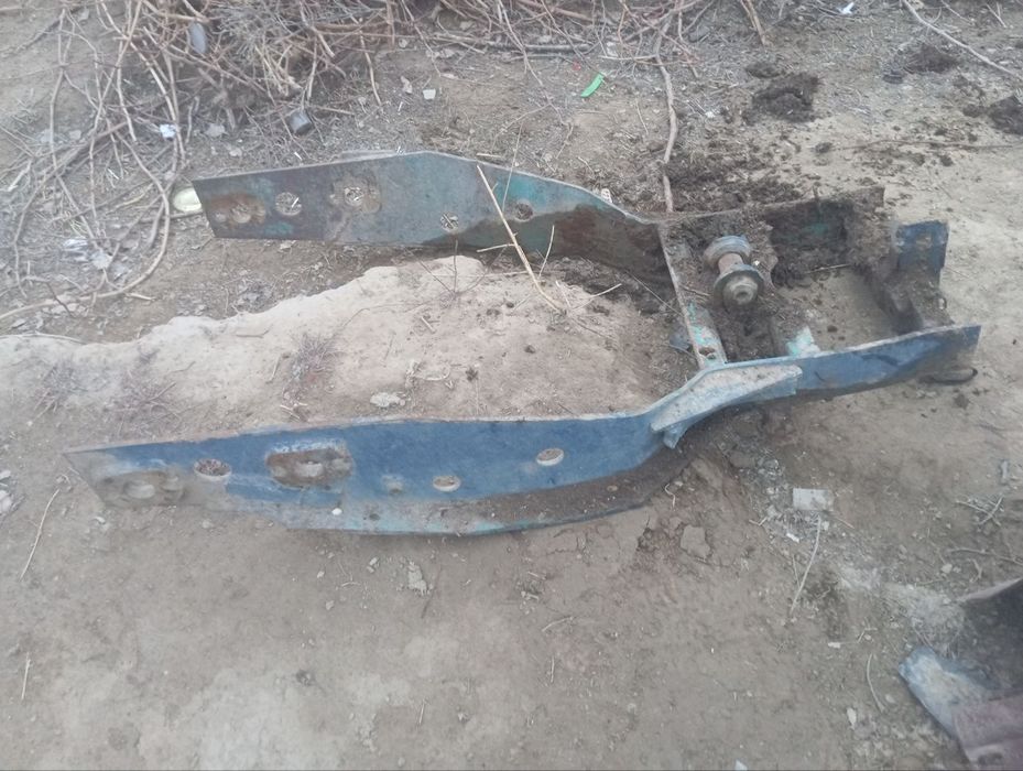 Юмзи трактор сотилади телечко, пуллиг, йер сурадиган лапатклари билан