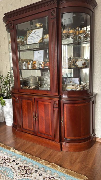 Витрина, в хорошем состоянии. Продаем связи с переездом