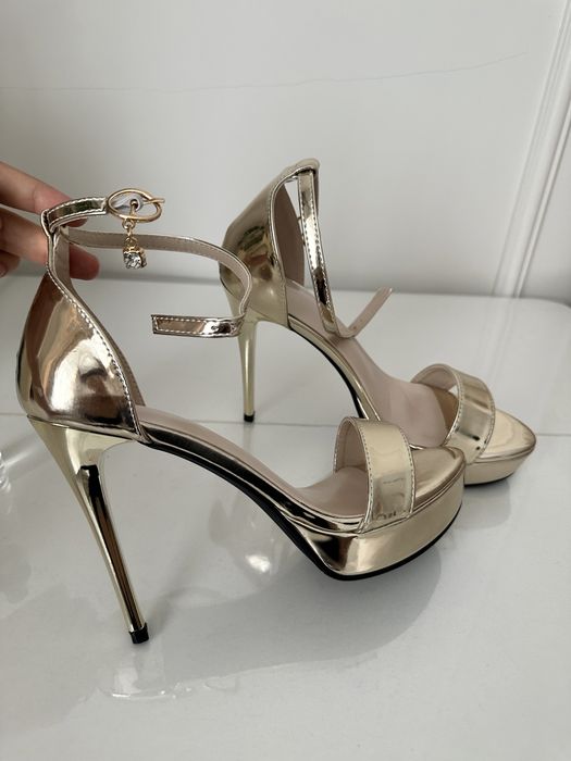 Туфли на каблуках