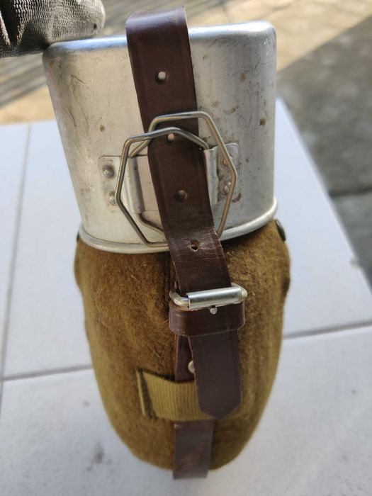 Port-hartă și bidon apă, militare