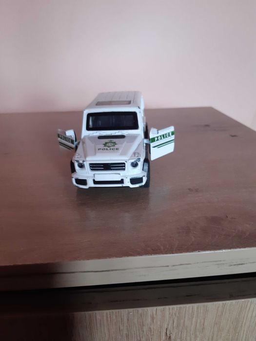 Количка Мерцедес G-класа, Джип полиция колекционерска мащаб 1:42