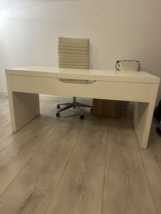 Birou si scaun alb