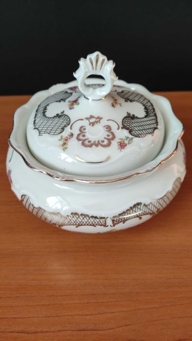 Голяма немска барокова захарница с цветя и злато