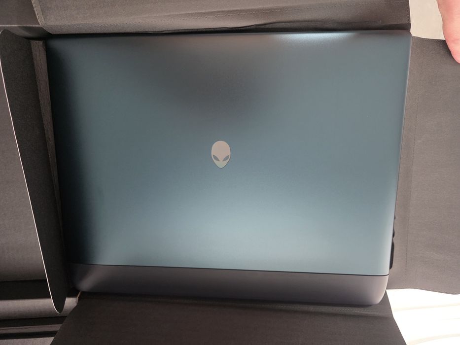 Laptop Alienware Area-51 AA18250 18inch WQXGA 300Hz, Procesor Ultra 9 275HX, 64GB DDR5, 2TB SSD, GeForce RTX 5090 24GB, Win 11 Pro