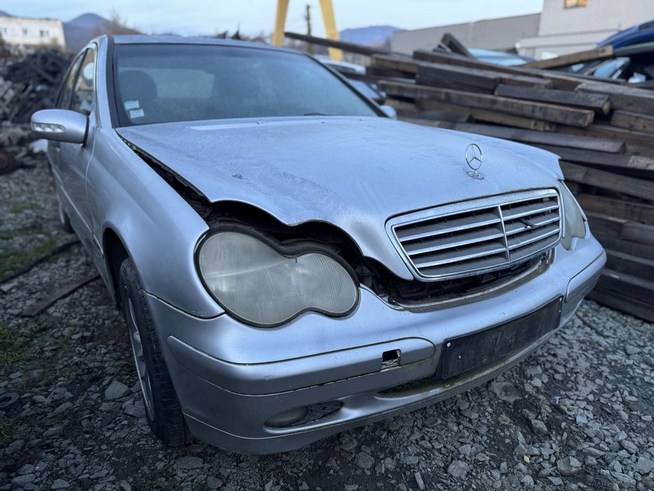 Dezmembrez Mercedes Class W203 2.2 CDI 2001 6 trepte Manual 611.962