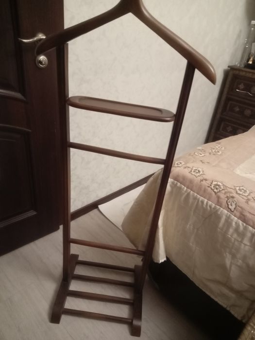 Вешалка напольная.