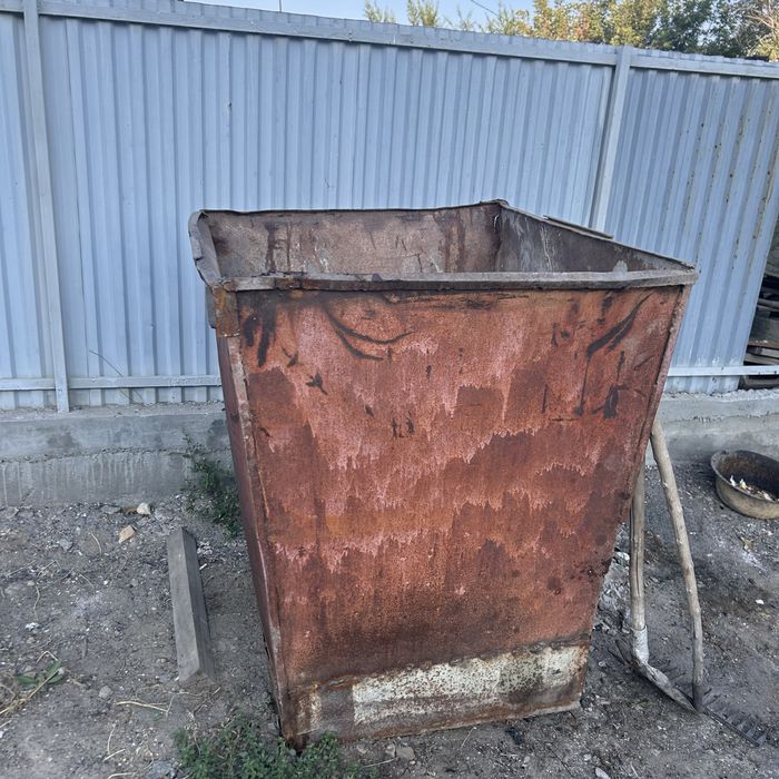 Продам мусорный бак