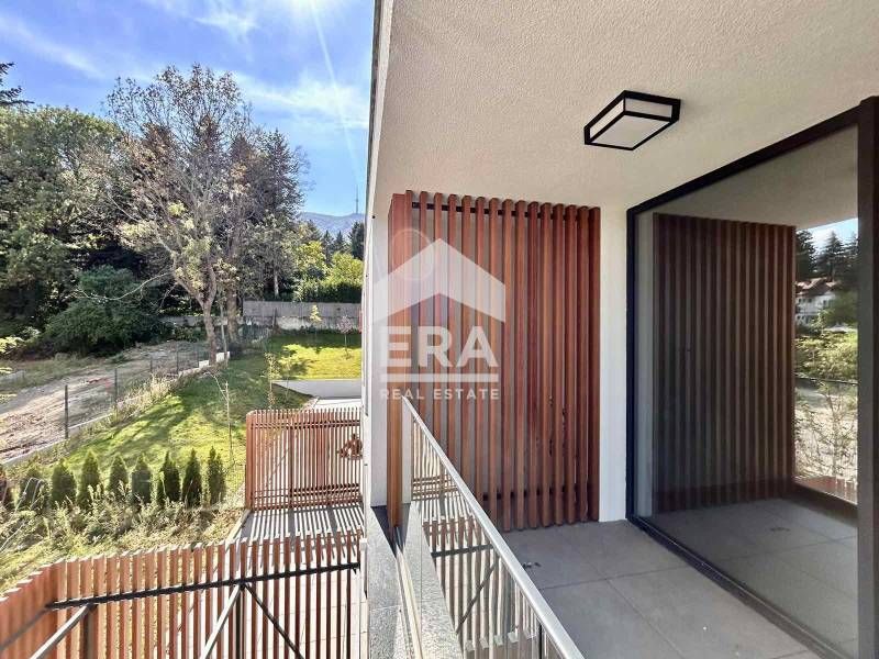 Продава се Тристаен апартамент в София, Бояна - 120 кв.м за 2792 €/кв.м - Снимка #1