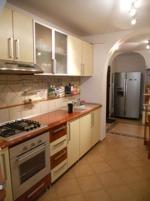 Vand apartament 3 camere