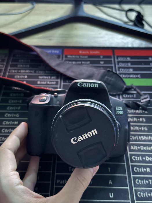 Canon 700D Body + объектив на 18-55мм