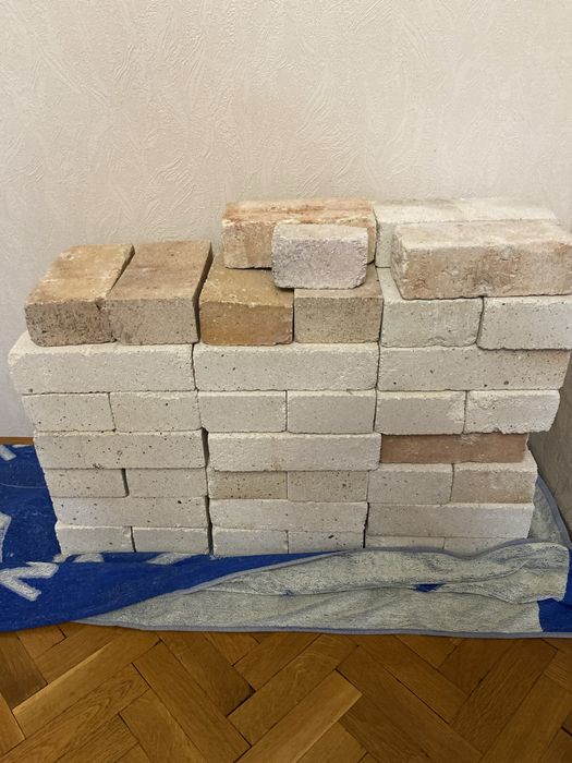 Продавам огнеупорни тухли - 40 бр.