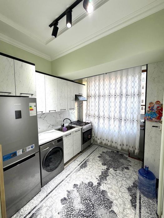 Сдается 1х переделанный как 2 х комнатная квартира Крытый рынок 350 $