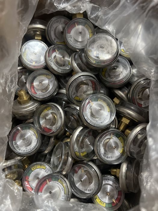 Зпу,манометры, чика, пломбы, раструб- шланг на огнетушител